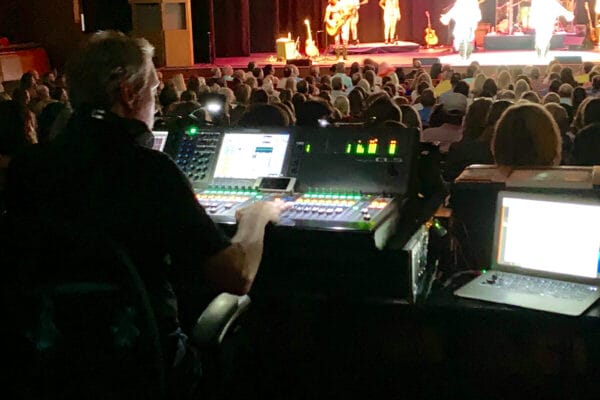 sound-board-at-concert-with-computer-LQYRA89 sound-board-at-concert-with-computer-LQYRA89
